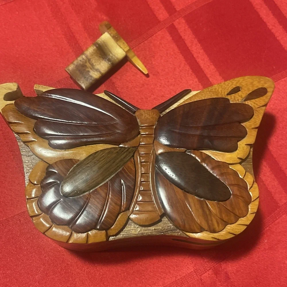 Vintage Carver Dans Beautiful Butterfly Secret Wood Carved Puzzle Trinket Box